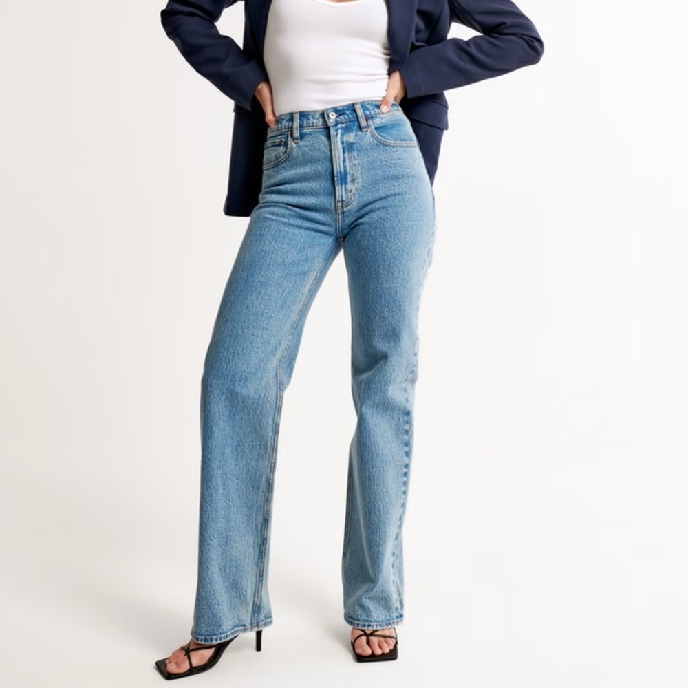 Abercrombie & Fitch The 90s Relaxed Jean High Rise